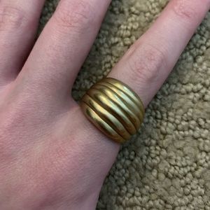 ribbed gold ring